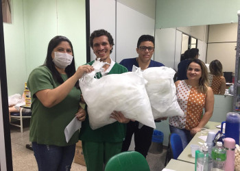Contadores voluntários produzem máscaras para doar a hospitais de Teresina